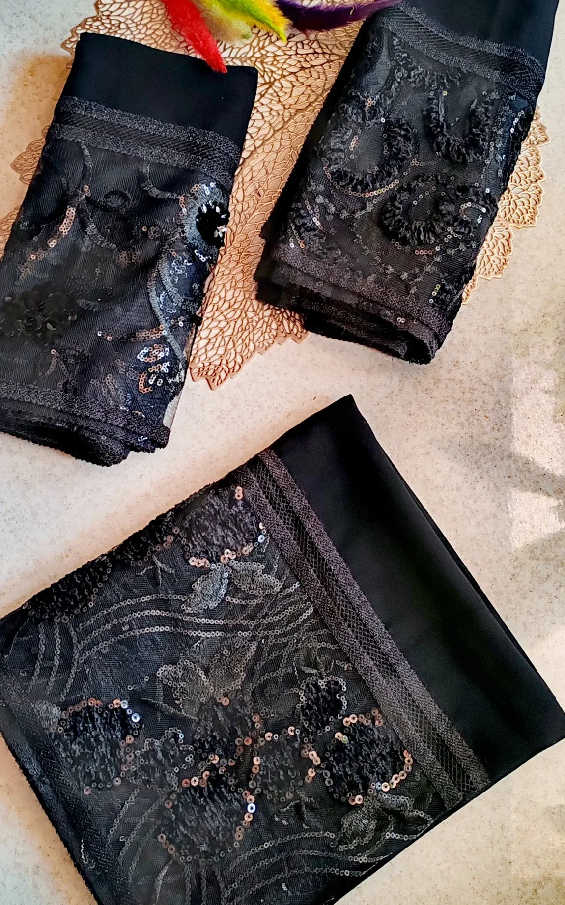 شال کریشه حاشیه گیپور-شالستانshalestan-shalestan.ir-shal-scarf-maghnae-شال- روسری- مقنعه-فروشگاه شال و روسری-هدیه-روزمادر- روز دختر-ولنتاین-محرم-عزاداری-شال مشکی-مشکی